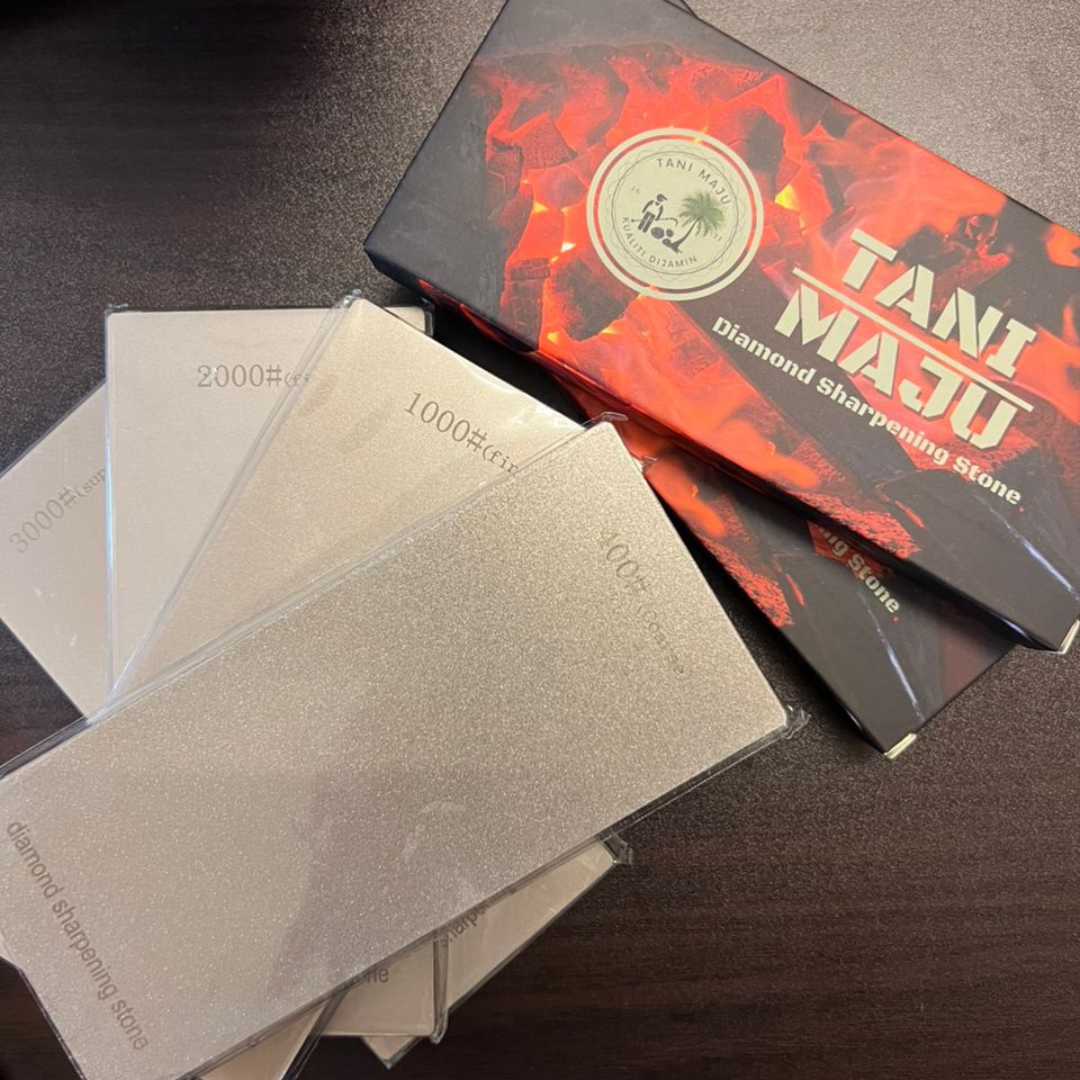 Batu Asah Pisau Dua Sisi Putih (White Corundum) Dengan Tapak & Penentu Sudut – Set Lengkap Alat AsaH